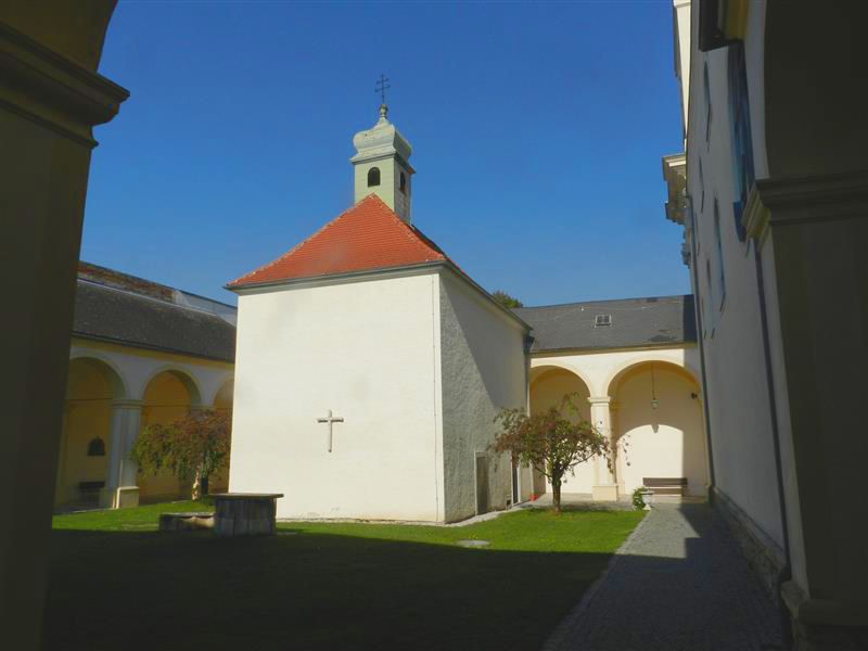 Austria Burgenland. Sanktuarium w Loretto. Kaplica w wirydarzu