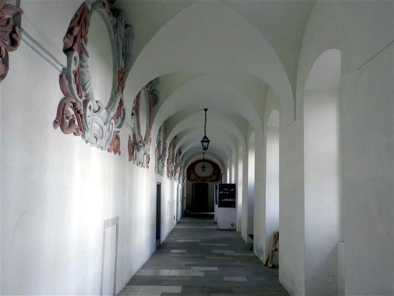 Austria Burgenland. Sanktuarium w Loretto. Krużganki klasztoru